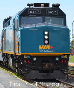 Locomotive VIA6417 right side / coté droit